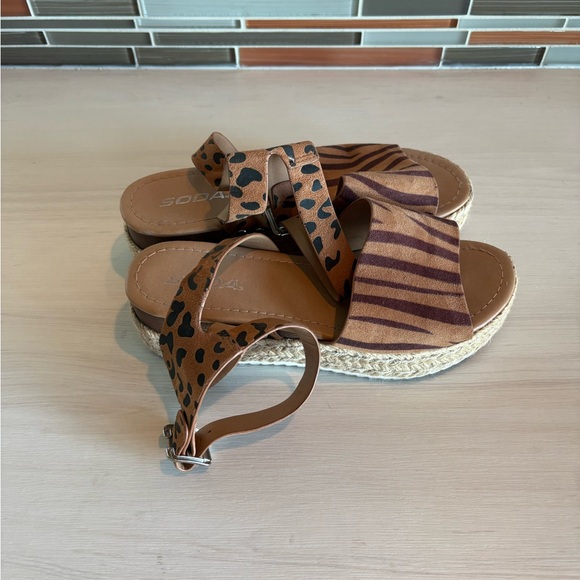 Women’s Soda Platform Sandals - Picture 2 of 6